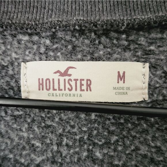 Hollister Grey Pineapple Cropped Crew Neck Sweatshirt Size Medium - Picture 3 of 5